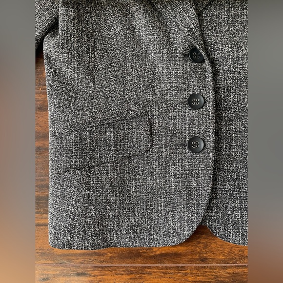 Beautifully tailored grey blazer - Picture 5 of 5